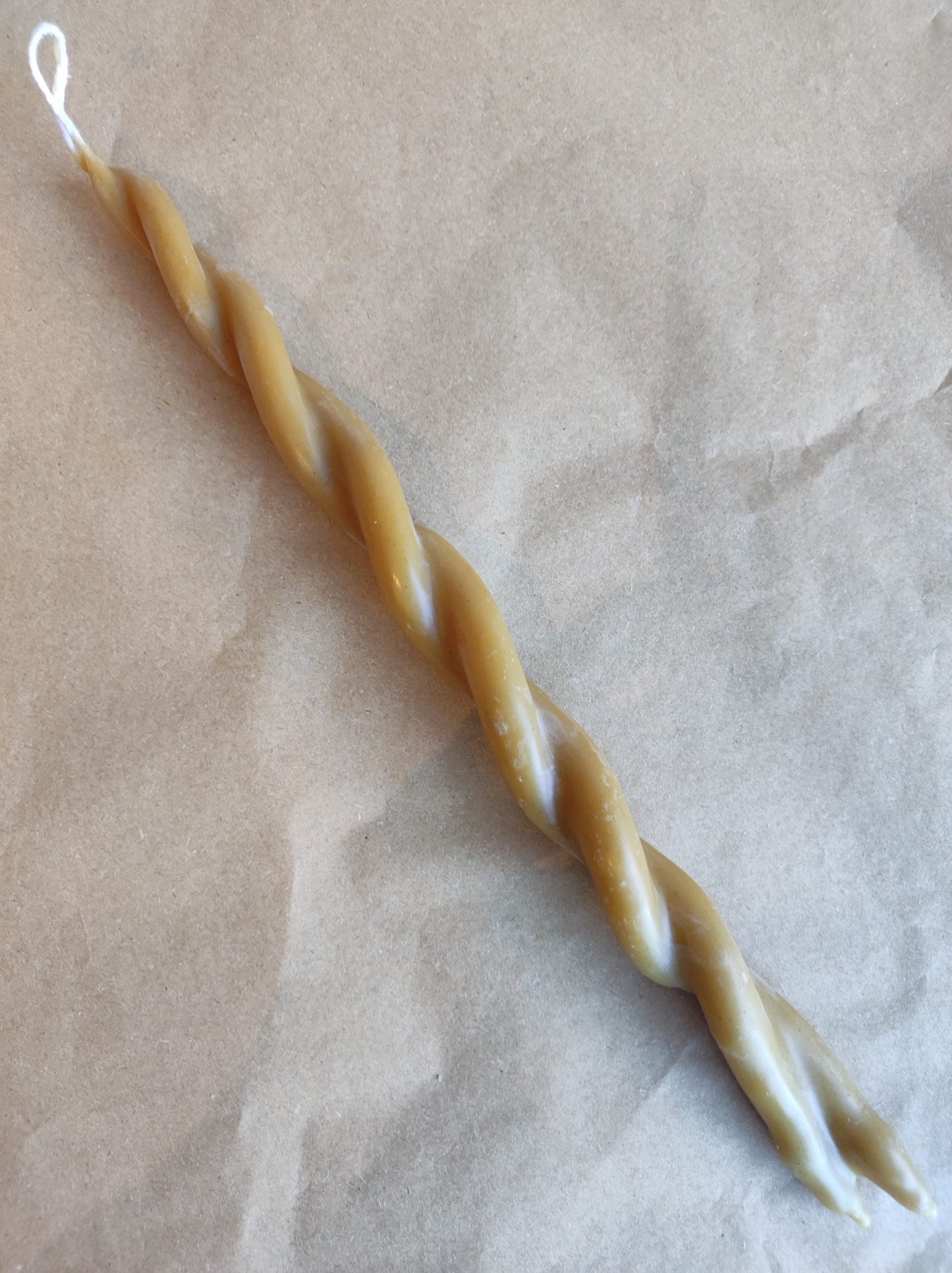 Beeswax candle twisted Rosehip